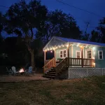Casa Azul - Cozy cabin centrally located downtown Bandera Suzoo's Wool Works 주변 호텔