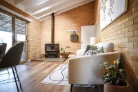 Stylish home to accommodate everyone. Only minutes away from town centre. Hotels in Esperance