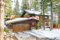 Frosted Shore by AvantStay Luxury Lake Views Hotels near Village Toys