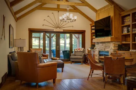 Private 4 Bedroom-8 Bed Cottage Near Ski Resorts! Stay at True North Golf Club