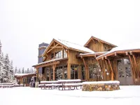 Gorgeous Home Near Golf Courses with Two en-Suites