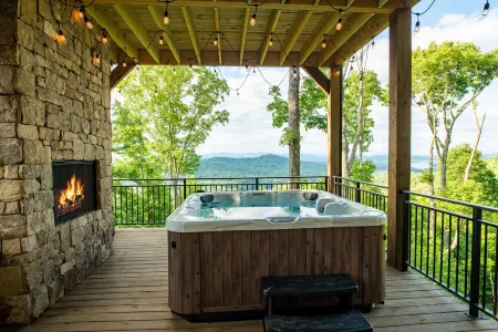 5 Hikes- Hot Tub, Incredible View, Aska Adventure Area