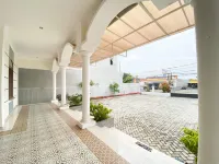 Raden Mansion Jember Urbanview فنادق في Sumbersari