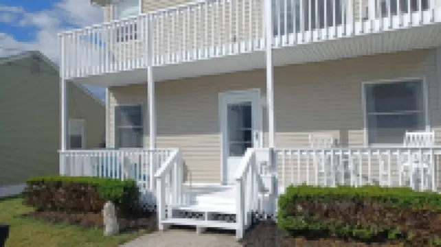 Newly Renovated 3BD/2BTH, 1 BLK to Beach