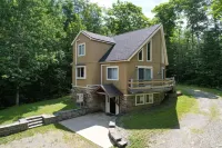 Spacious 4-bedroom house w/Hot Tub near Sugarloaf with WiFi, bonus room and more