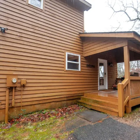 A Perfect View! Dog Friendly Cabin at The Top of The Mountain!