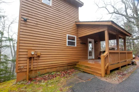 A Perfect View! Dog Friendly Cabin at The Top of The Mountain! Отели в г. Рейбан