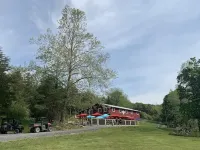 Hidden Cabin Retreat with Hot Tub in Lost City, WV