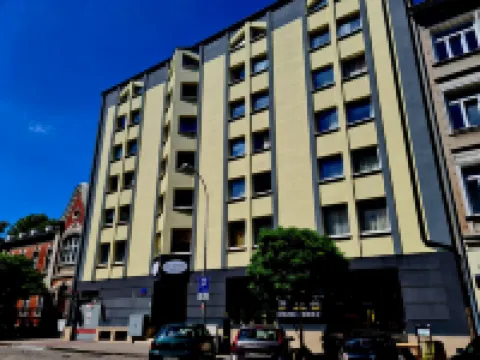 希特酒店 鄰近亞當·密茨凱維奇文學博物館的酒店