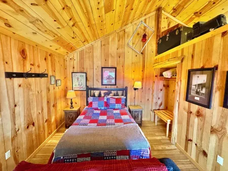 Sylamore Depot Cabin # 302 Отели в г. Маунтин-Вью