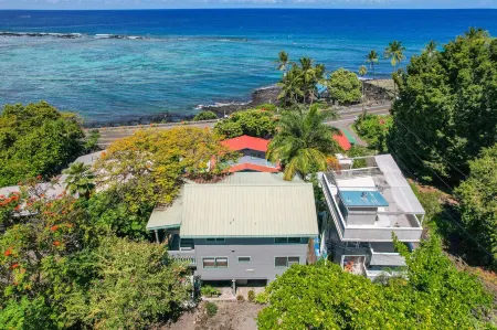 A Beautiful View Beach House at Kahalu'u Bay! Snorkeling & Surfing ~ Steps Away!