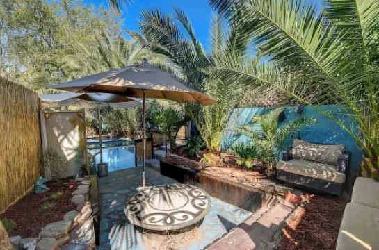 Best in Vegas!7 Bedroom/12 Beds -Sauna, Jacuzzi, Tropical, Golf, Close to Strip!