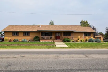 Beautiful Spacious Home - Near Fergus High School