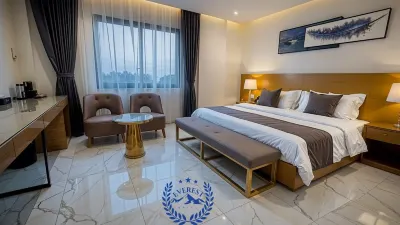 Hotel Everest Rdc Hoteles cerca de Lola ya Bonobo Sanctuary