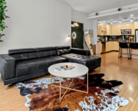 Modern Downtown Dallas City View High-Rise, Free Parking, Balcony, Pool, Gym