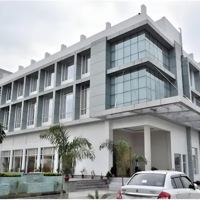 The Grand JBR Hotel Hotels near Singapore Mall