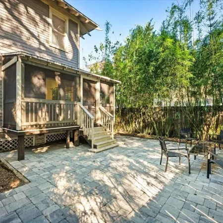 240- History Buff, Sleeps 10, Central Location to Fun, Pet & Family Friendly