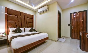 New Frontier - 2 Mins from Old Delhi Railway Station & Chandni Chowk