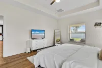 Modern 3/2 Home in PSL Hotels near Five Below