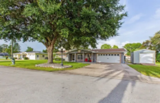 Waterfront Bungalow with private mooring, slip, kayaks, deep water canal