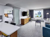 DoubleTree by Hilton Windsor Hotel and Suites Hotels in Windsor