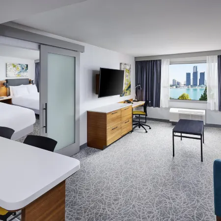 DoubleTree by Hilton Windsor Hotel and Suites