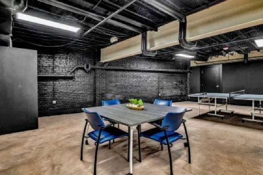 3Bd+65"+Crib+8 Min from DT CLE Hotels in 