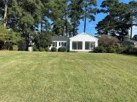 Charming 3-bedroom house with WiFi, AC in fantastic Gloucester Point