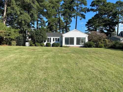 Charming 3-bedroom house with WiFi, AC in fantastic Gloucester Point Hotels in Gloucester County