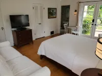 Elegant Garden Apartment