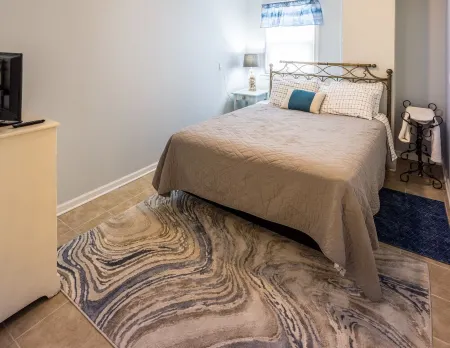 Seashore Town - quaint one bedroom apartment