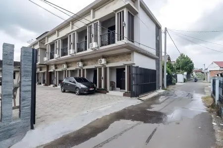 RedDoorz Syariah Near Tugu Juang Jambi Отели в г. Rawa Sari