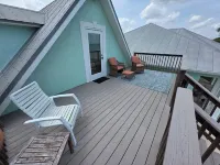 Waterfront Studio with pool and boat dock
