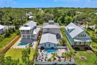 Beautiful 8-bedroom house Sleeps 24 in Santa Rosa Beach. Private Pool & Hot Tub