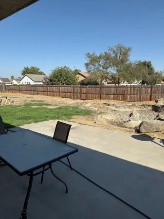 Beautiful Spacious 4-bedroom Home with RV Parking-Pets welcome Отели в г. Лемор