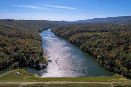 Freshly Renovated, Views, Private, Bryce Resort, Lake Laura Отели в г. Басай