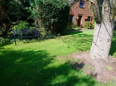 Modern Cabin in Heart of Shropshire Countryside Отели рядом с достопримечательностью «Парк Бринтон»