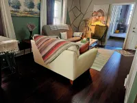 Loft Downtown Pottstown, King Bed w/Free Parking & Central AC & WiFi Hotels in Pottstown