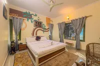 The Himalayan Living Whisling Pines Home Stay Mukteshwar Dham Temple附近的飯店
