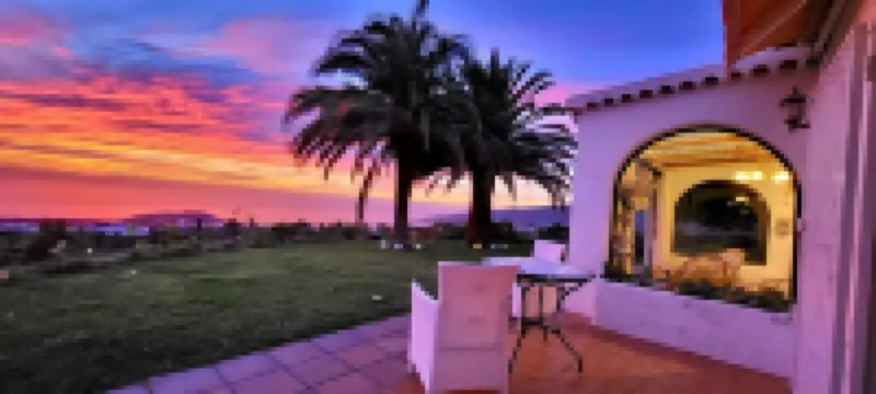 Großzüg. House with panoramic views of sea, mountains & valley + optional apartment