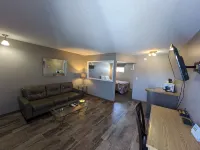Thunderhill Motel and Suites