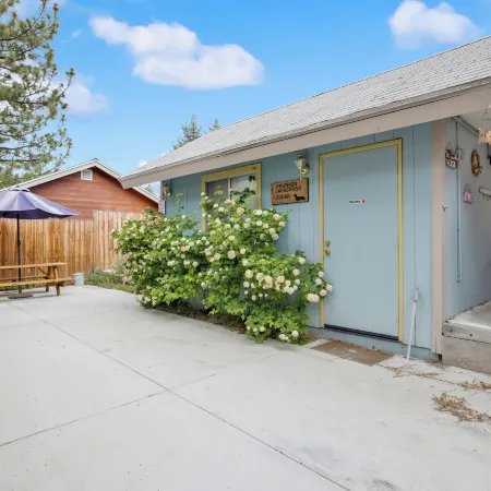 Idle Hours Inn - 1945 by Big Bear Vacations