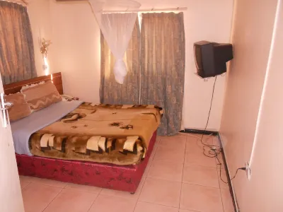 Wane Guest Lodge