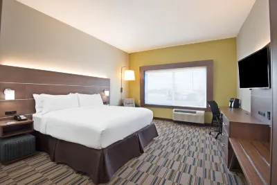 Holiday Inn Express & Suites Uniontown Hotels in der Nähe von The Great Cross of Christ