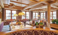Alpine Lifestyle Berghotel Madlener - breakfast