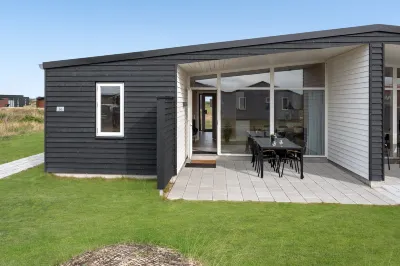 Lalandia Resort Søndervig Hôtels à proximité de : Skulptur Hvide Sande Haven