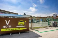 V Hotel - Parking