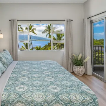 Upscale Oceanfront Penthouse Vistas