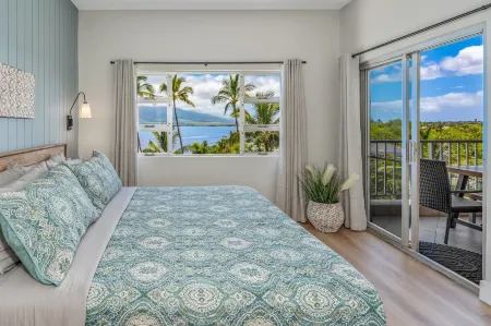 Upscale Oceanfront Penthouse Vistas