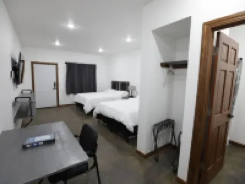 Bears Den Motel Hotels in Pine County